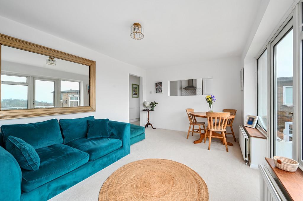 66 Woodland Court bn3 (14)