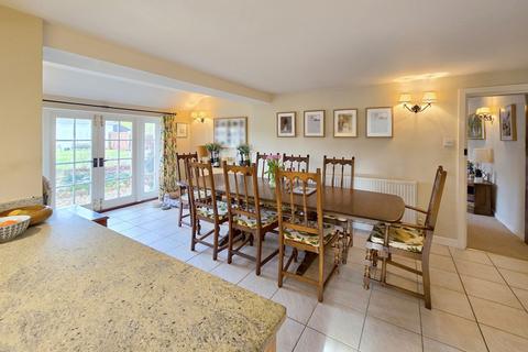 4 bedroom cottage for sale, Silver Street, Sway, Lymington SO41