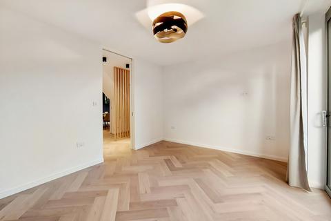 4 bedroom detached house to rent, Acorn Close, Wembley