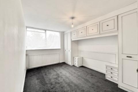 1 bedroom apartment to rent, Holden Road, London