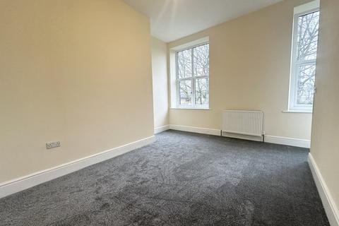 4 bedroom terraced house to rent, Quarry Road, Gomersal