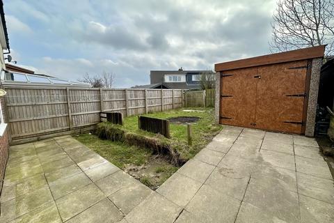 3 bedroom semi-detached house to rent, Tyersal Close, Tyersal