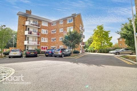 2 bedroom flat for sale, Chigwell Road, South Woodford