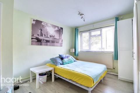 2 bedroom flat for sale, Chigwell Road, South Woodford