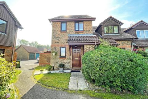 2 bedroom end of terrace house for sale, Bignor Close, Horsham