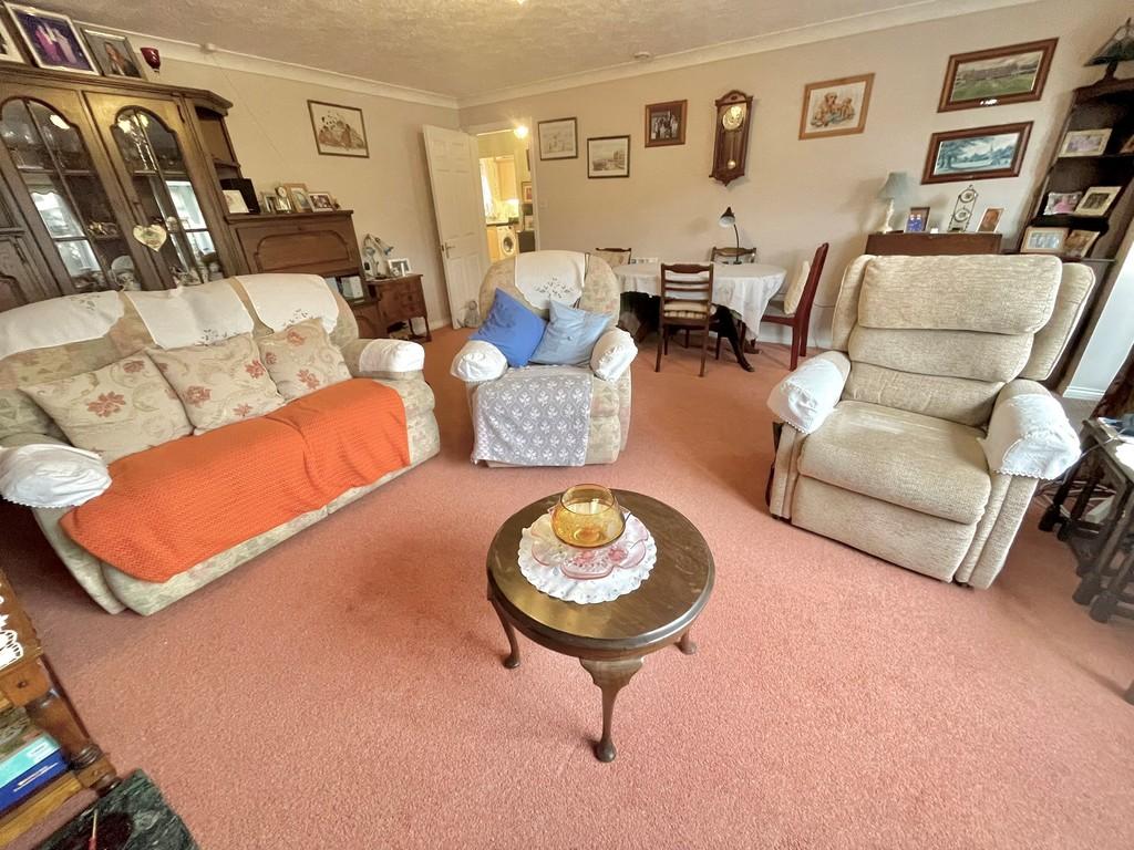 27 The Leas Lounge 1