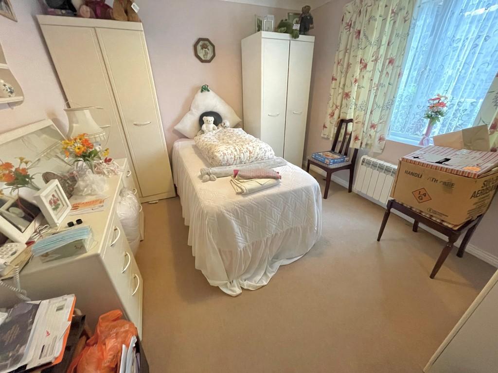 27 The Leas Bed2