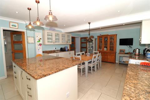 22 Meads Road, Bexhill-on-sea, TN39 4SY