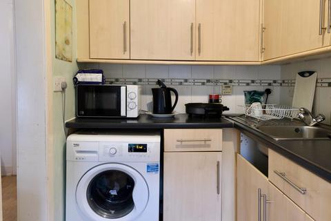 1 bedroom flat for sale, Mannering Court, Glasgow G41