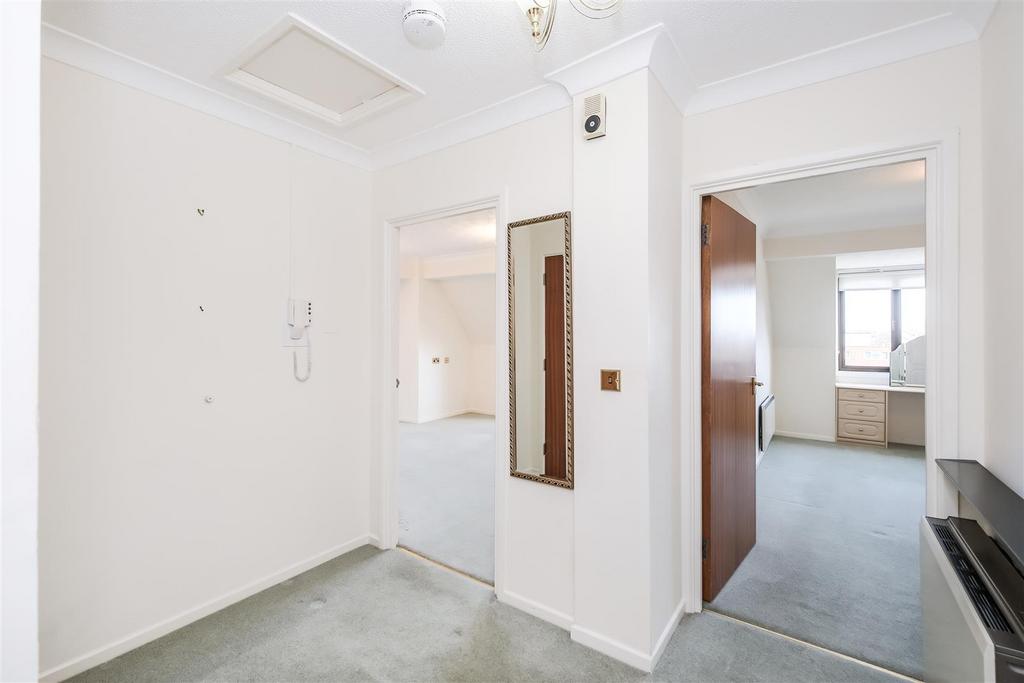 40 Manor Court Lodge-4.jpg