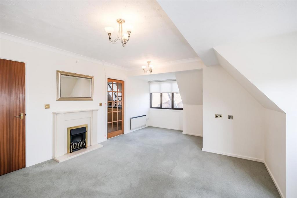 40 Manor Court Lodge-11.jpg