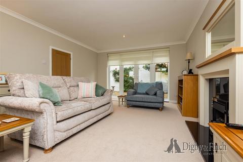 3 bedroom detached house for sale, Bolton Terrace, Radcliffe-On-Trent