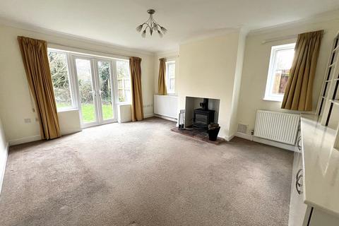 4 bedroom bungalow to rent, West Street, Market Rasen, LN7