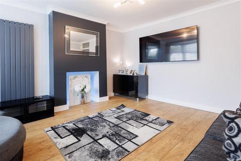 43 Upland Road, Thornwood, Epping, CM16 6NJ