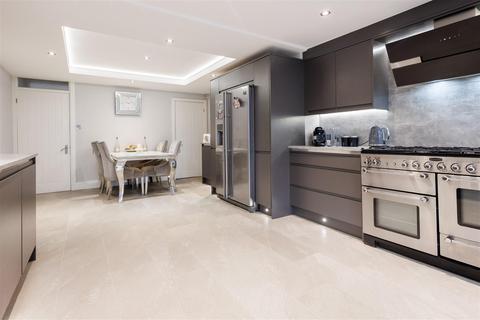 43 Upland Road, Thornwood, Epping, CM16 6NJ