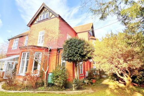 1 bedroom flat for sale, Weston Road, Hampshire GU31