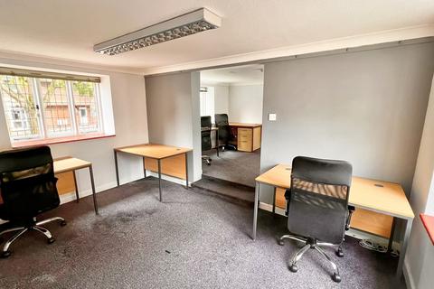 Office to rent, Park House, Petersfield GU32