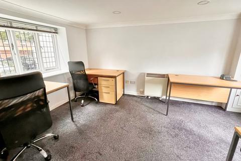 Office to rent, Park House, Petersfield GU32