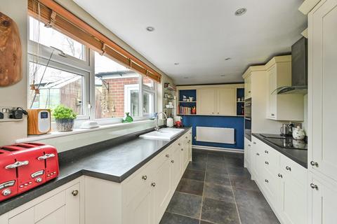 12 Knapps Hard, West Meon, Petersfield, GU32 1LE