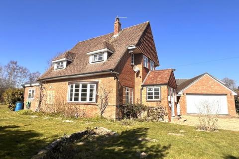 4 bedroom detached house for sale, Buckmore Avenue, Hampshire GU32