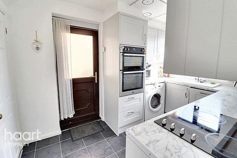 14 Claverley Green, Luton, LU2 8TA