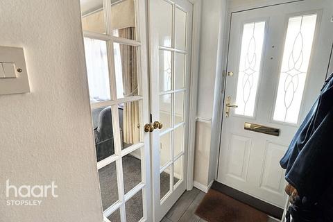 14 Claverley Green, Luton, LU2 8TA