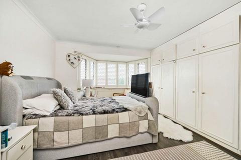 32 Christian Fields, London, SW16 3JZ