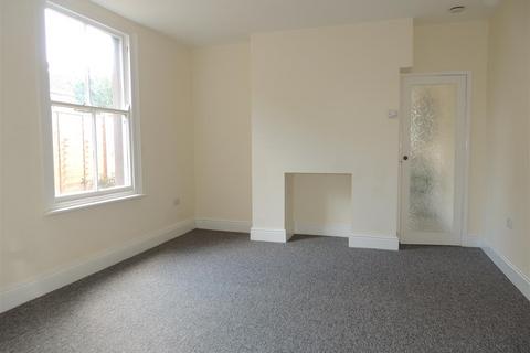 4 bedroom semi-detached house to rent, Bath Road, Bristol