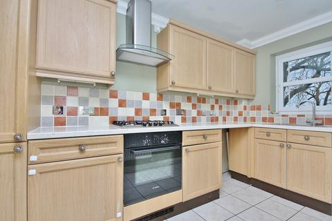 2 bedroom apartment to rent, Beacon Hill, Woking, Surrey, GU21