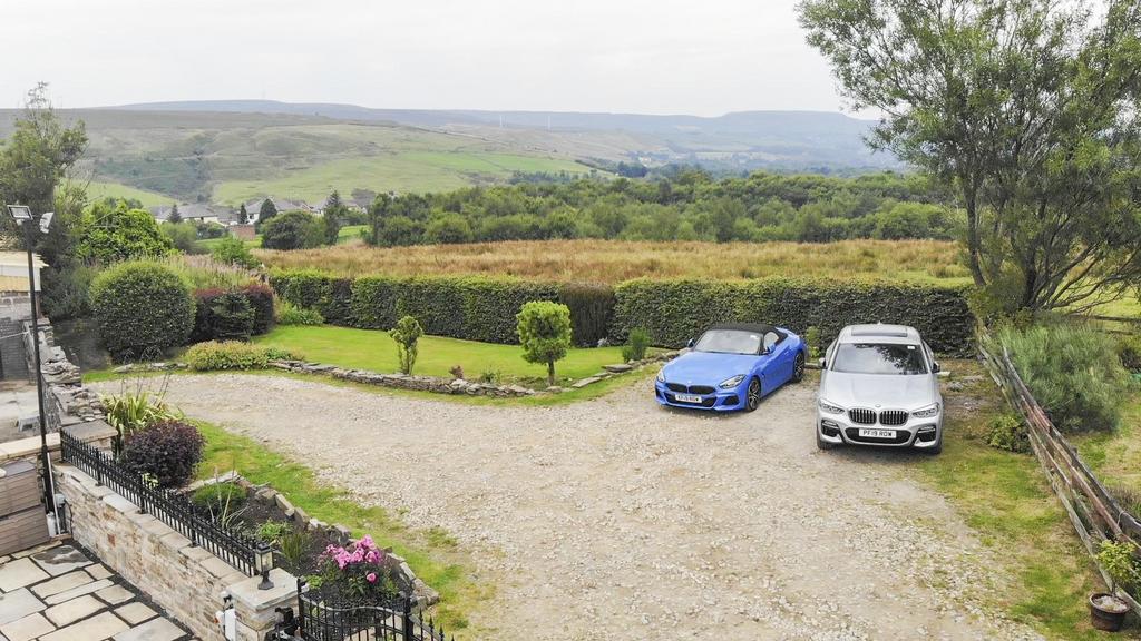 Views / Parking / Garden