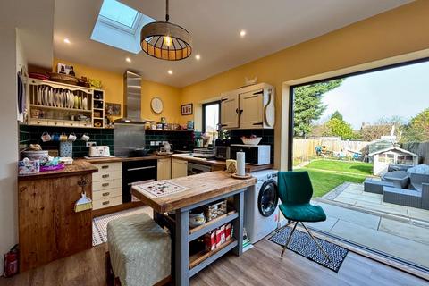 24 Bouverie Road, Hardingstone, Northampton, NN4 6EL