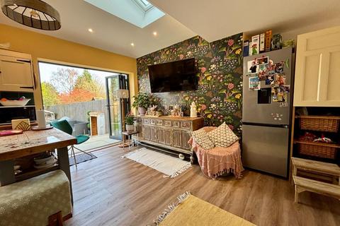 24 Bouverie Road, Hardingstone, Northampton, NN4 6EL