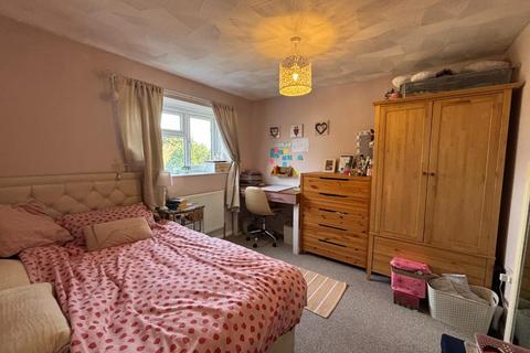 24 Bouverie Road, Hardingstone, Northampton, NN4 6EL