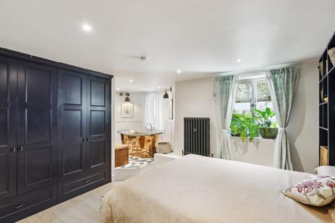 3 bedroom flat for sale, Dorville Crescent, London