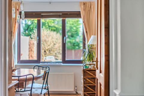11 Crofts Close, Chiddingfold, Godalming, GU8 4SG