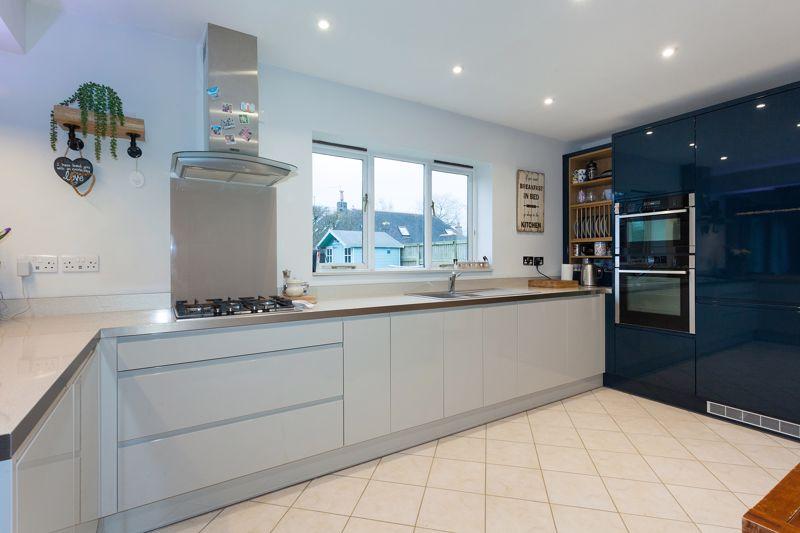 Dining kitchen