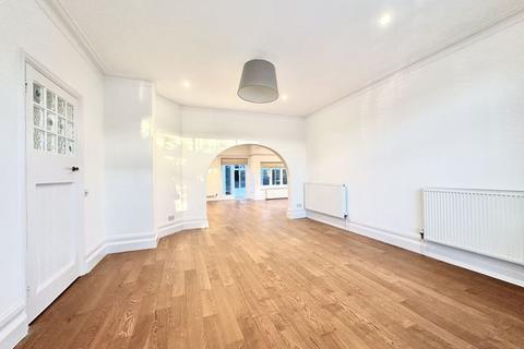 5 bedroom detached house for sale, Links Road, Epsom