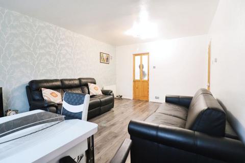 2 bedroom flat for sale, Tithe Court, Slough