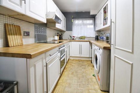 2 bedroom flat for sale, Tithe Court, Slough