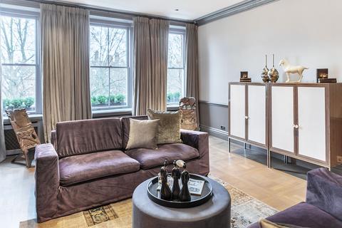 2 bedroom flat to rent, Cadogan Square, London SW1X