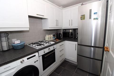 18 Balmoral Way, Walsall, WS2 7RL
