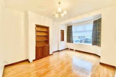 3 bedroom terraced house to rent, Woodgrange Avenue, London N12