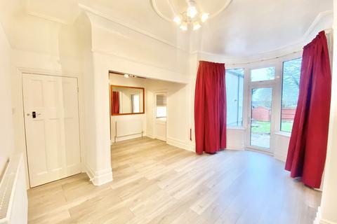 3 bedroom terraced house to rent, Woodgrange Avenue, London N12