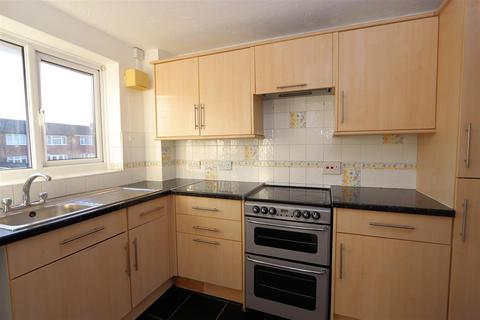 2 bedroom maisonette to rent, Weald Hall Lane, Thornwood.