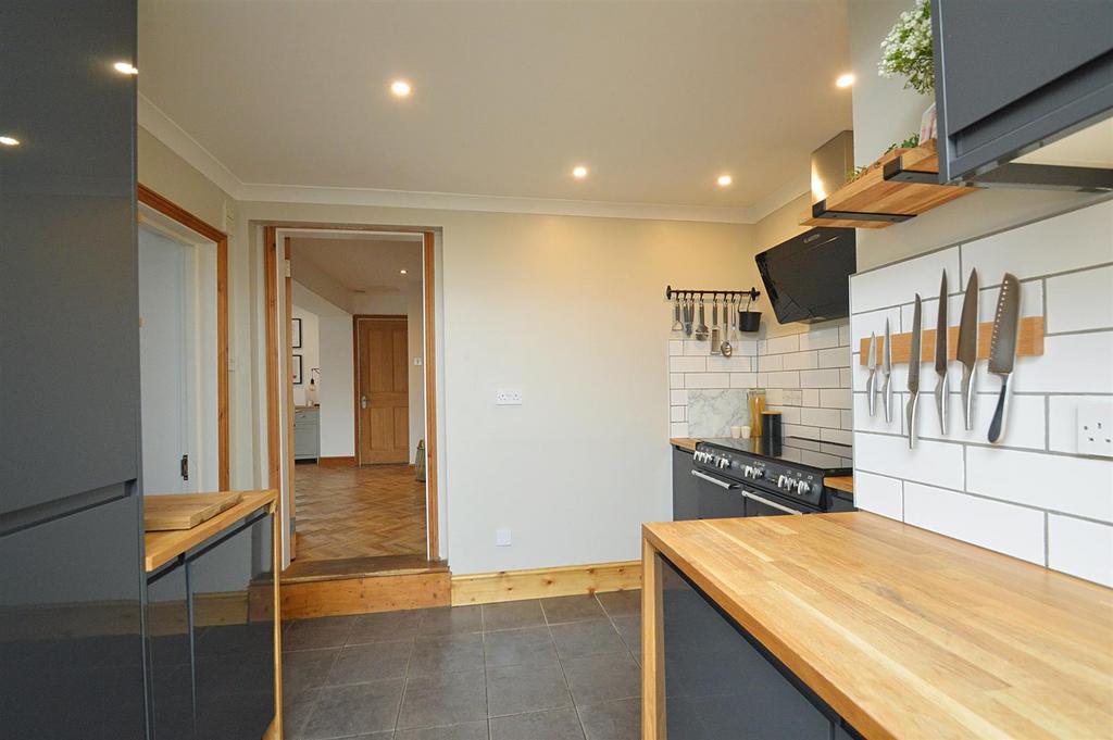 Resized Kitchen1.jpg