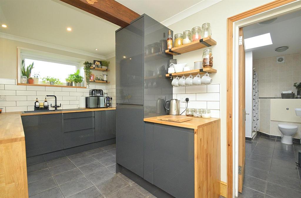 Resized Kitchen4.jpg