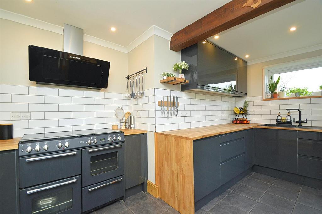 Resized Kitchen2.jpg