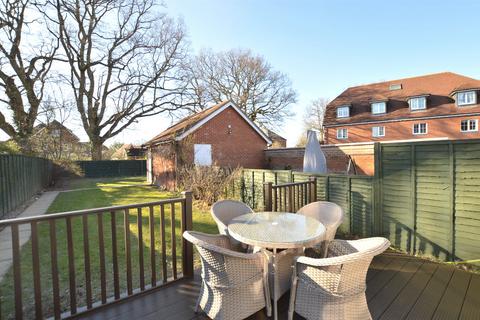 4 bedroom semi-detached house for sale, Field Close, Surrey RH6
