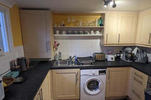 2 bedroom flat to rent, 12 The Chenies Maidstone ME15 6EE