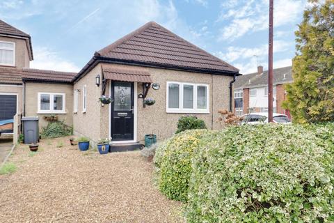 2 bedroom detached bungalow for sale, Arterial Avenue, Rainham RM13